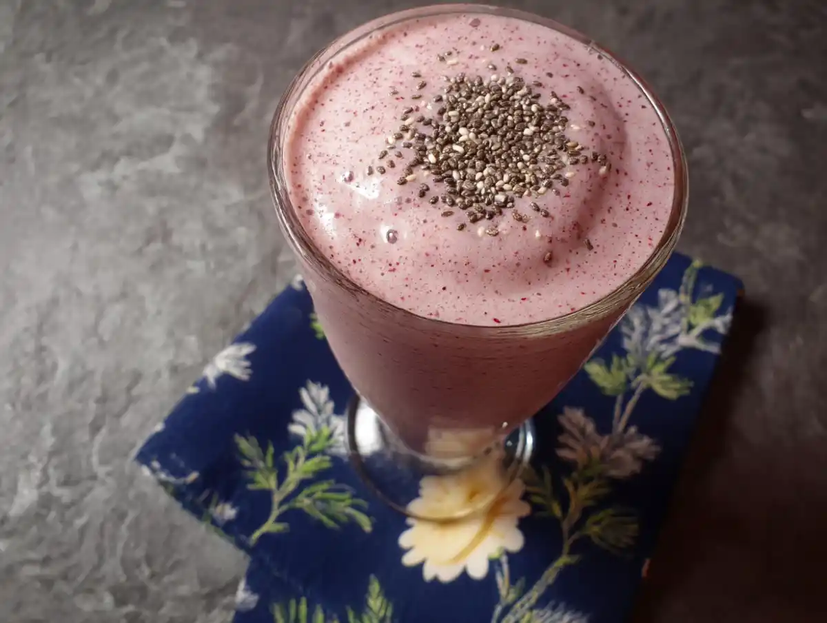 Berry Banana Yogurt Smoothie in 5 minutes