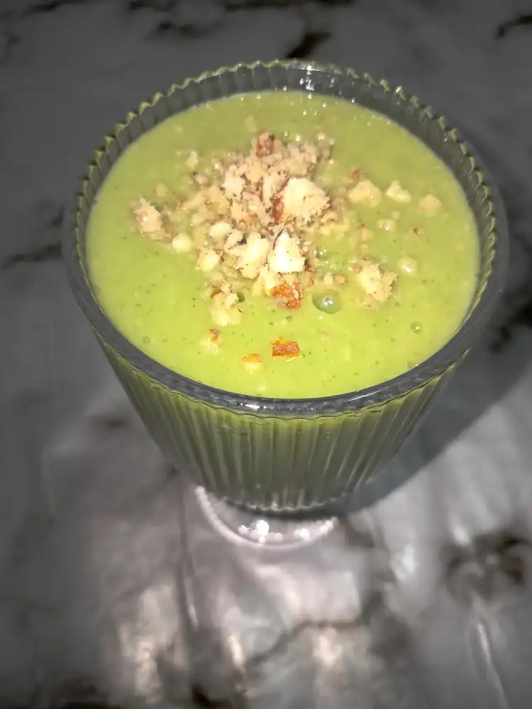 Tropical Green Smoothie with Yogurt in 5 minutes
