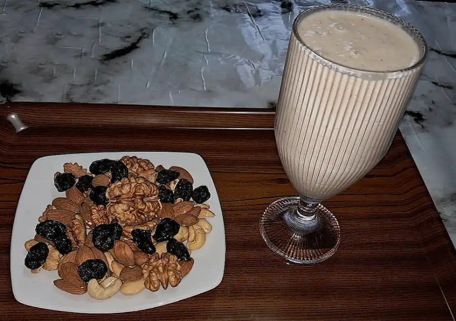 how to serve Peach Oat Greek Yogurt Smoothie